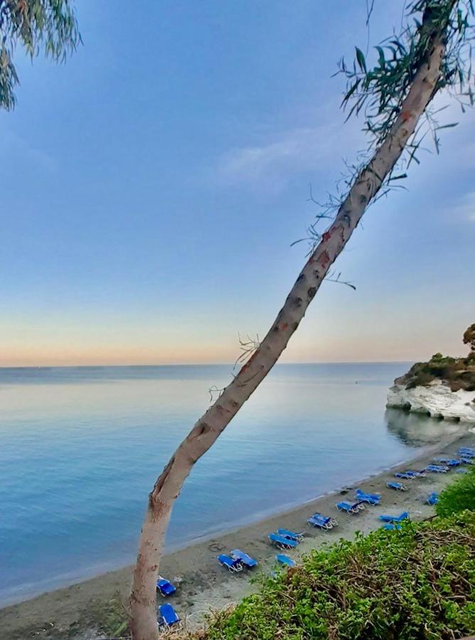 Governors Beach Costas Apts Exterior photo